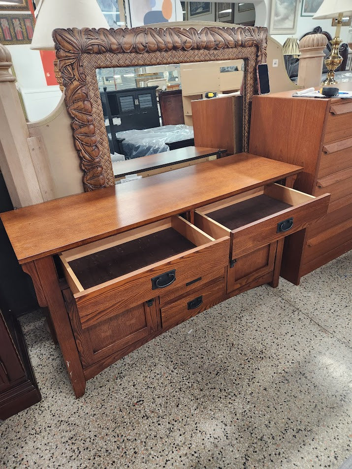 Side Board