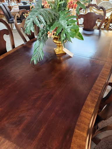 Dining Set Dark Wood w. 6 CHairs