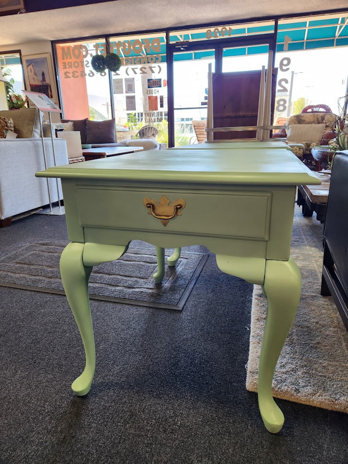 set of 2 wooden End Tables