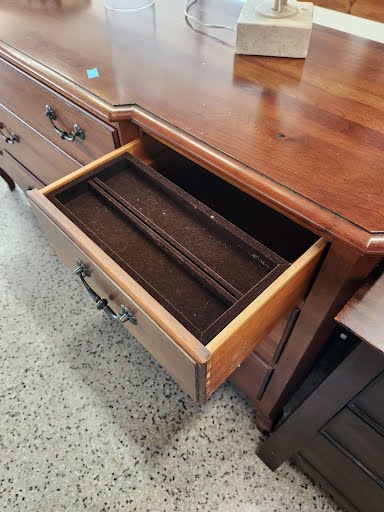 Dresser
