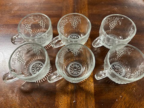 Set/6 Glass cups with grape design