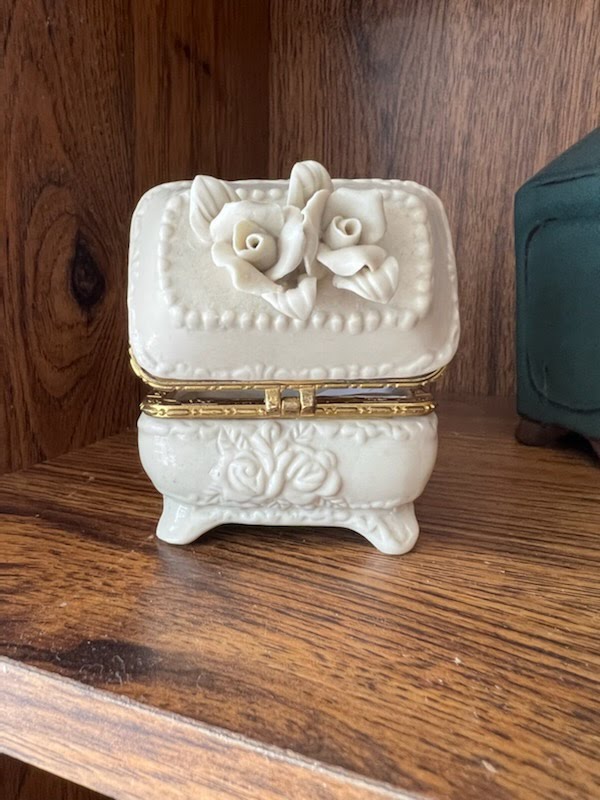 Small trinket box