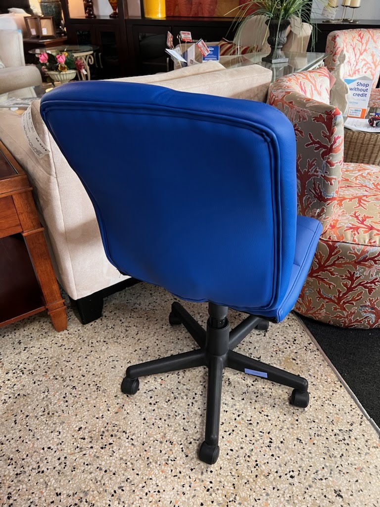 Blue quilted vinyl swivel office chair on casters