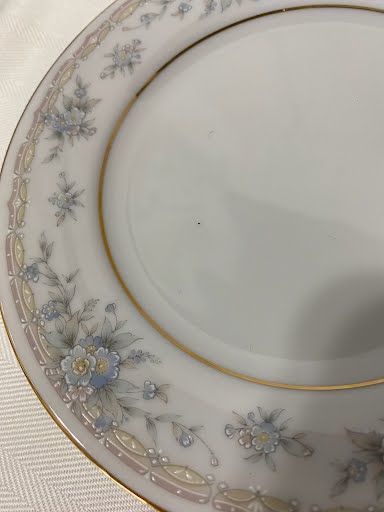 Dinnerware - Blue floral dinner plate set w/ gold trim