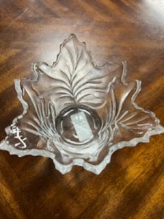 Glass Bowl with Leaf Shape