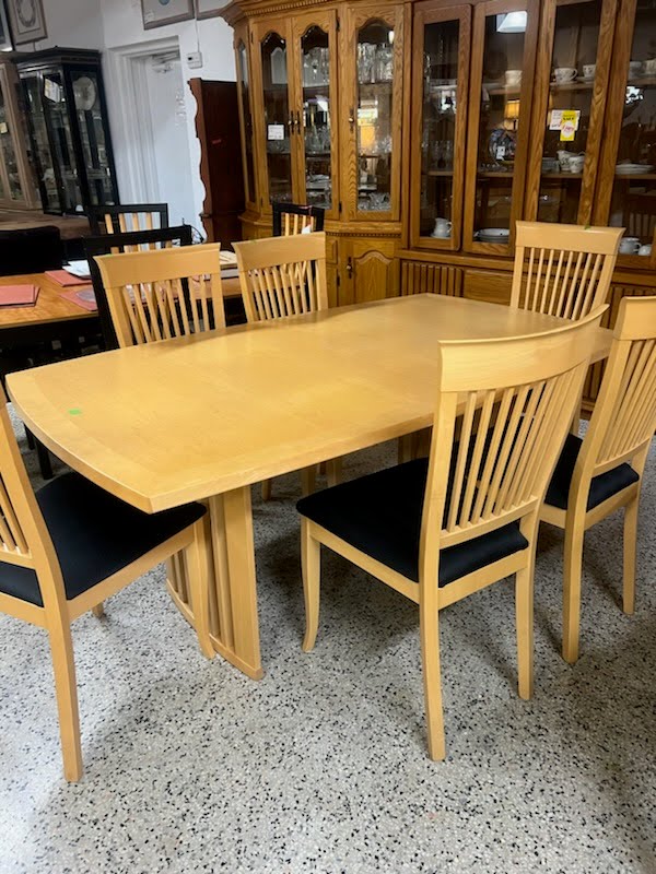 Skovby Dining Set with 6 Chairs, Self Storing Leaf