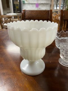 White/pearl decorative footed bowl