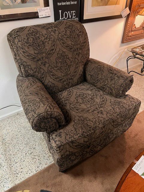 Ethan Allen brown and black pattern arm chair, rolled arms