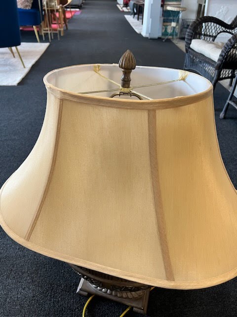 Ornate leaf Table Lamp
