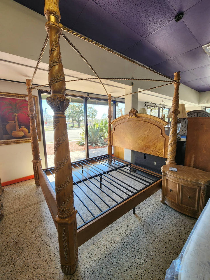 King Bernhardt Canopy Bed