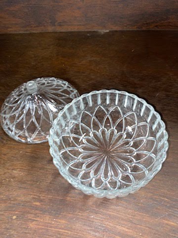 Glass dish with lid