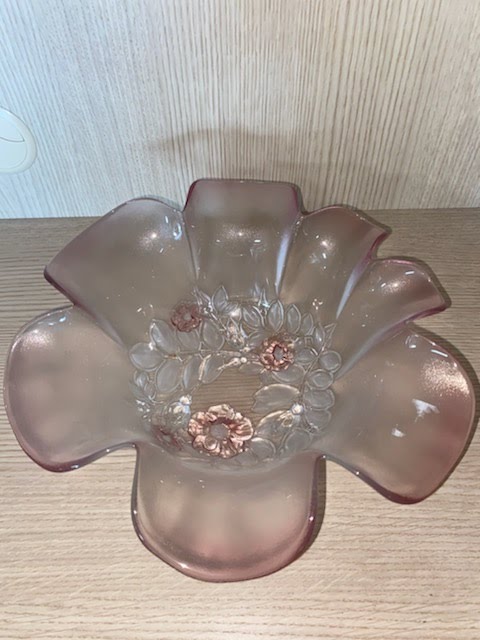 Pink flower shaped bowl