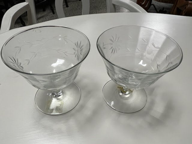 Set/2 Small Margarita Glasses with Frosted Flower Design