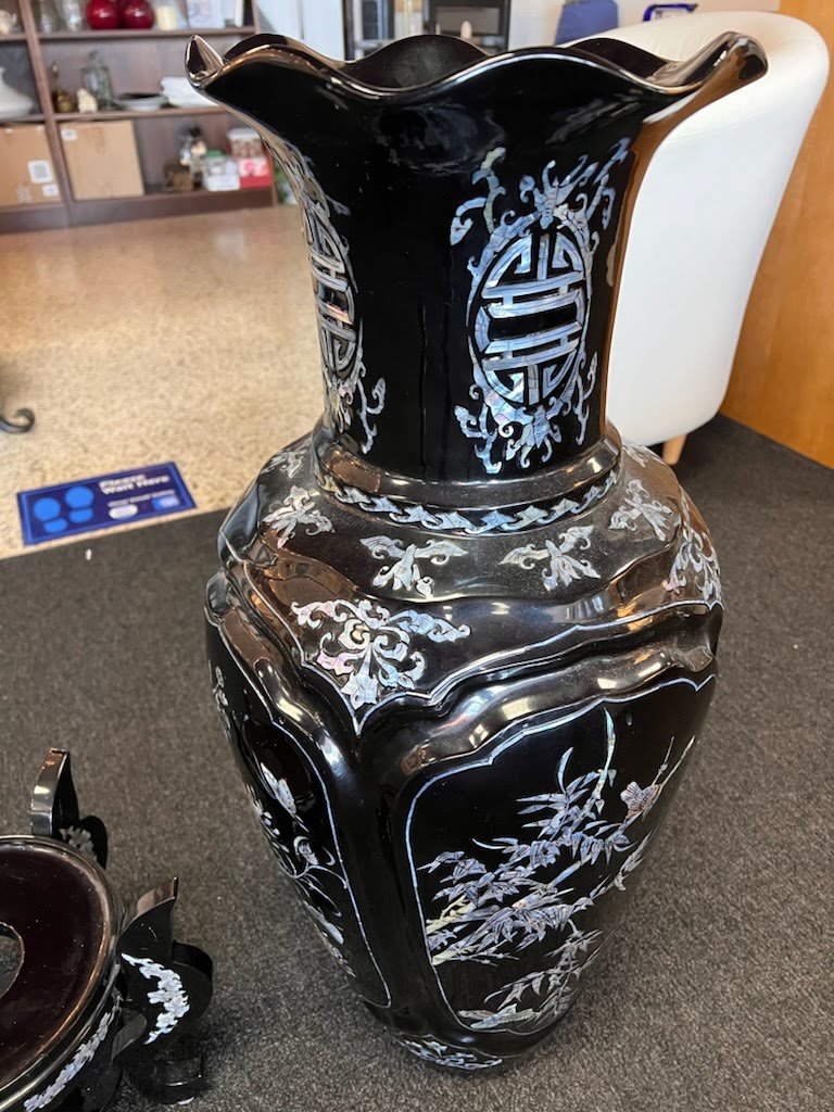 Oriental Vase with Stand Decor