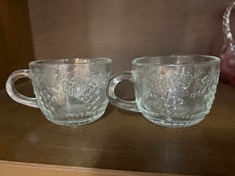Set/2 Glass Tea Cups with Vineyard Design