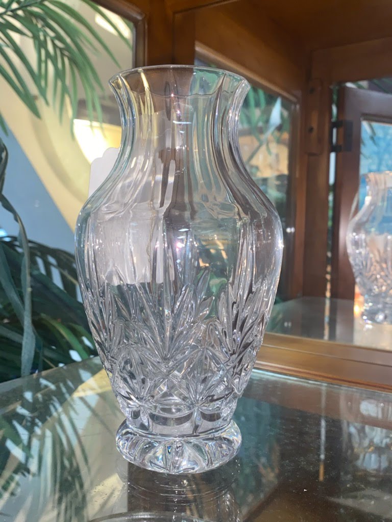 Cut crystal 7" vase