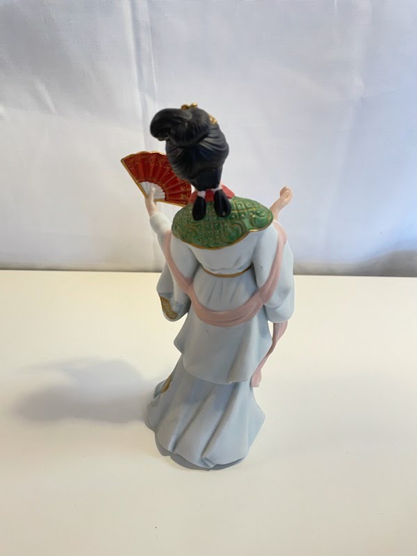 Porcelain Lady Figurine Oriental Decor