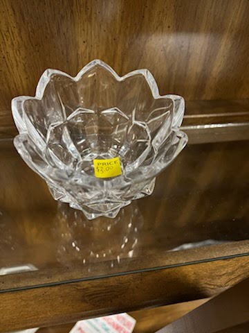 Cut glass bowl in blooming flower shape