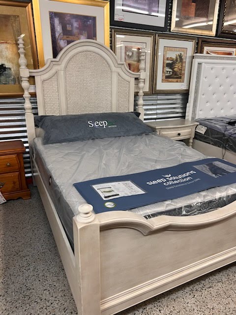 Wicker Accent Queen Bed Set with Nightstand