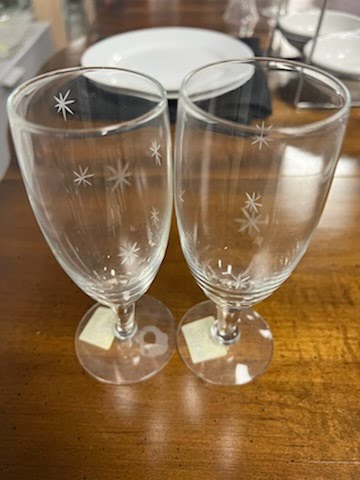 Set/2 Wine Glasses with Frosted Twinkling Stars