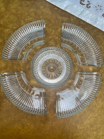 Glass serving dishes. Center with 4 trays.