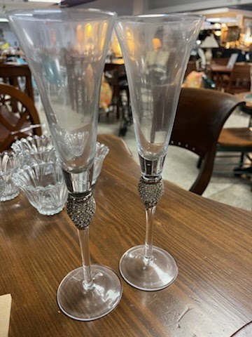 Set/2 Champagne glasses with diamond style handle