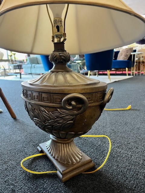 Ornate leaf Table Lamp