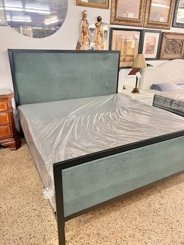 BRAND NEW Spruce King Bed