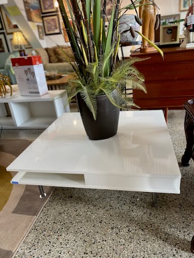 Coffee table, High gloss white w/ drawers *AS IS, Broken drawer*