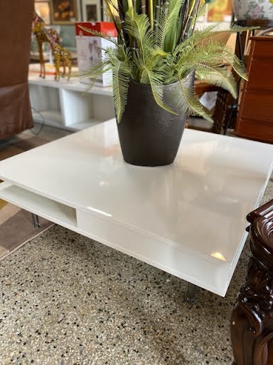 Coffee table, High gloss white w/ drawers *AS IS, Broken drawer*